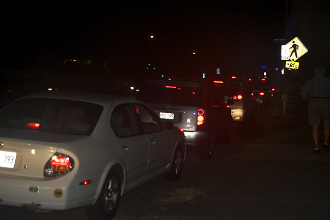 Line of cars waiting to buy gas after the Tsunami Alarms sounded